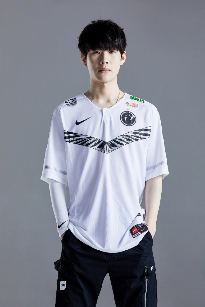 Karmine Corp Blue 成为了 EMEA Masters 2025 夏季赛的冠军