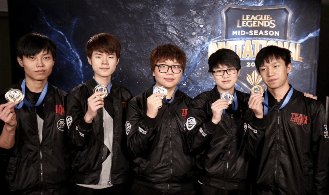 Top Esports 和 Anyone’s Legend 在 LPL Split 2 2025 中取得胜利
