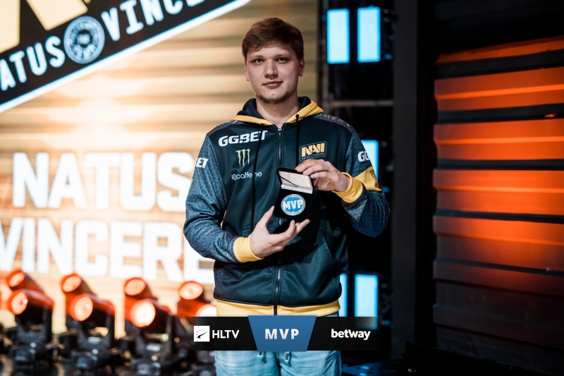 RNG官推发文：“相信我，你无法想象我们下赛季的阵容升级”