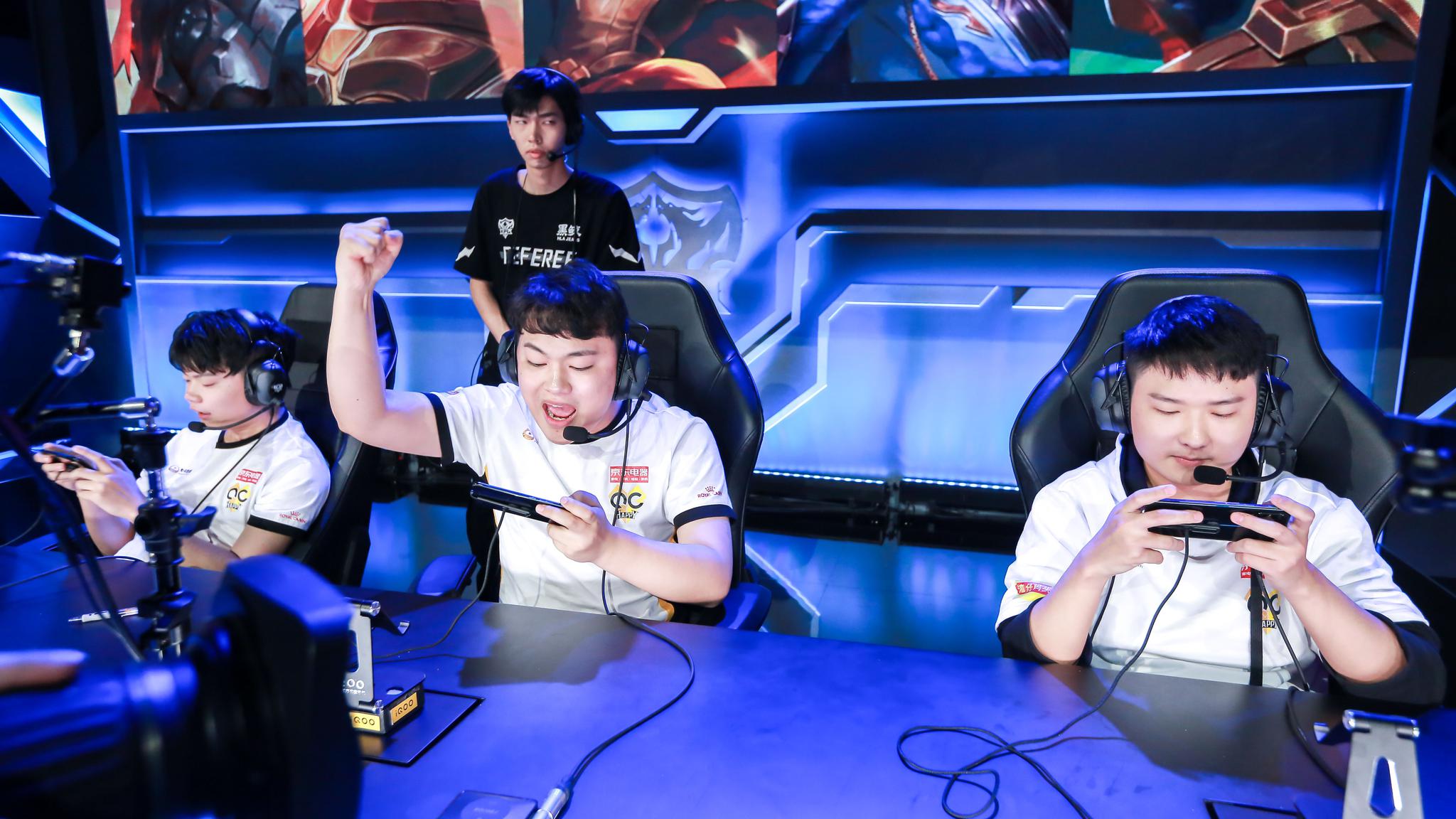 英雄联盟比赛：2020全球总决赛小组赛第四天，LPL实力碾压再夺三胜！