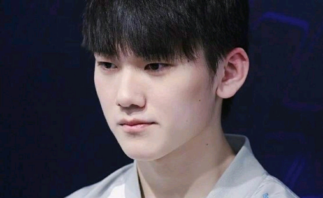 记者谈Yagao暂时顶替Scout参赛：拳头这已经属于放海了，顶格优待!!!!