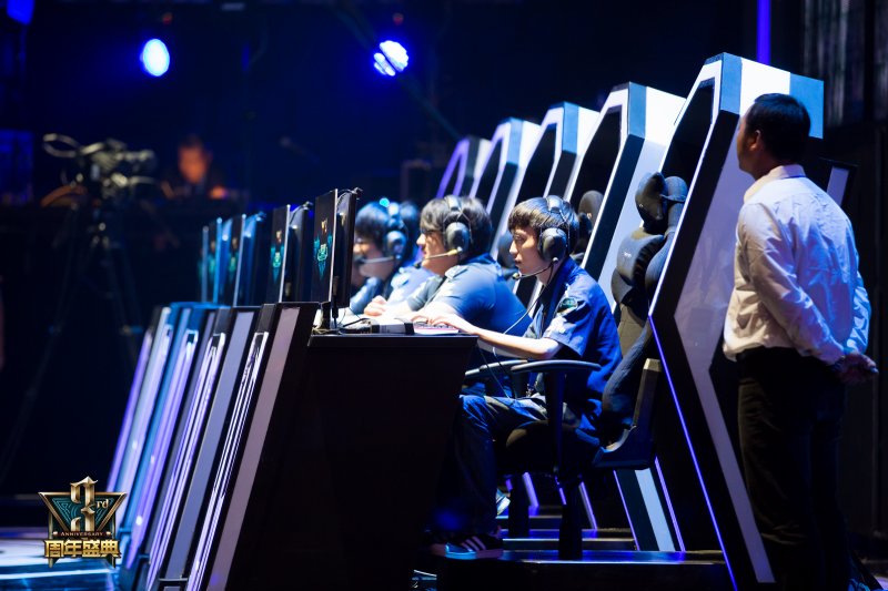 HJELM1 已经离开 GamerLegion Academy ，并在寻找新的项目