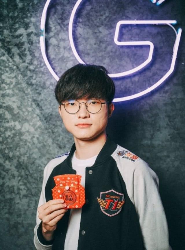 明天的首发阵容： Weibo Gaming 与 Ultra Prime 的第二场比赛，赛前SOLO Xiaohu 对阵1Jiang